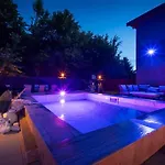 Apartman Romantic Cozy Mountain House With Jacuzzi & Sauna- Near 2 *