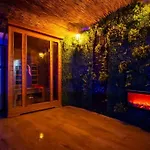 Apartman Romantic Cozy Mountain House With Jacuzzi & Sauna- Near 2 Sarajevo
