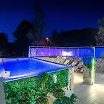 Romantic Cozy Mountain House With Jacuzzi & Sauna- Near 2 Apartman *