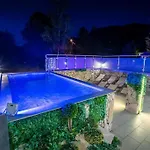 Romantic Cozy Mountain House With Jacuzzi & Sauna- Near 2 Apartman Sarajevo
