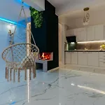 Romantic Cozy Mountain House With Jacuzzi & Sauna- Near 2 Sarajevo