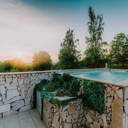 Montebliss Private Pool & Escape