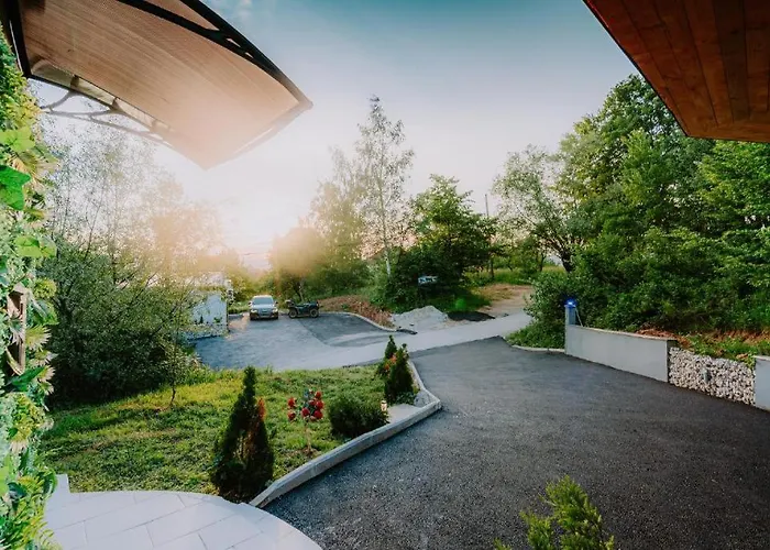 Romantic Cozy Mountain House With Jacuzzi & Sauna- Near 2 Sarajevo