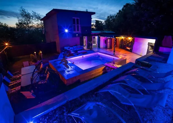 Romantic Cozy Mountain House With Jacuzzi & Sauna- Near 2 *