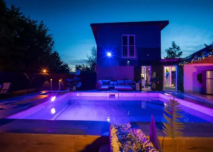 Romantic Cozy Mountain House With Jacuzzi & Sauna- Near 2