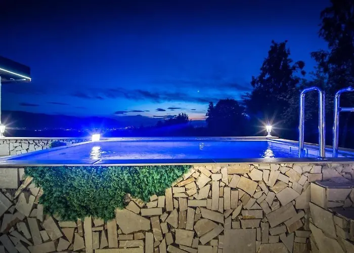 Romantic Cozy Mountain House With Jacuzzi & Sauna- Near 2