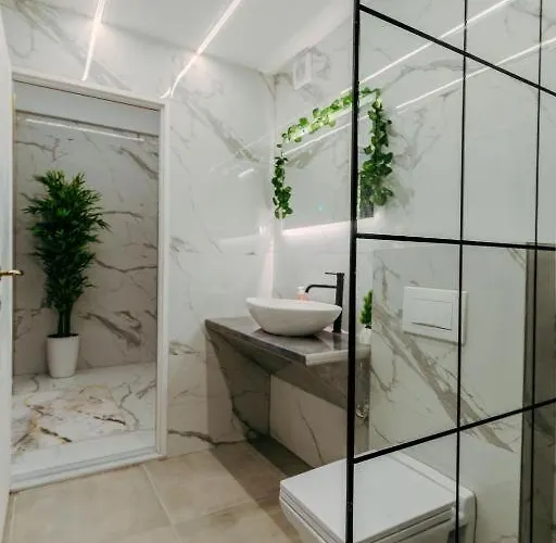 Romantic Cozy Mountain House With Jacuzzi & Sauna- Near 2 Sarajevo